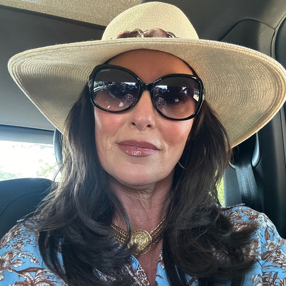 Meet your Posher, Wendy - Picture 1 of 2